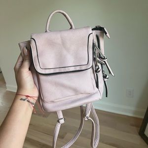 Women’s purse/backpack in color pink!